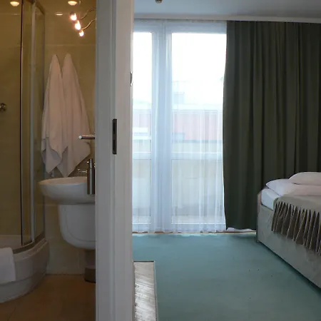 Logos Hotel *